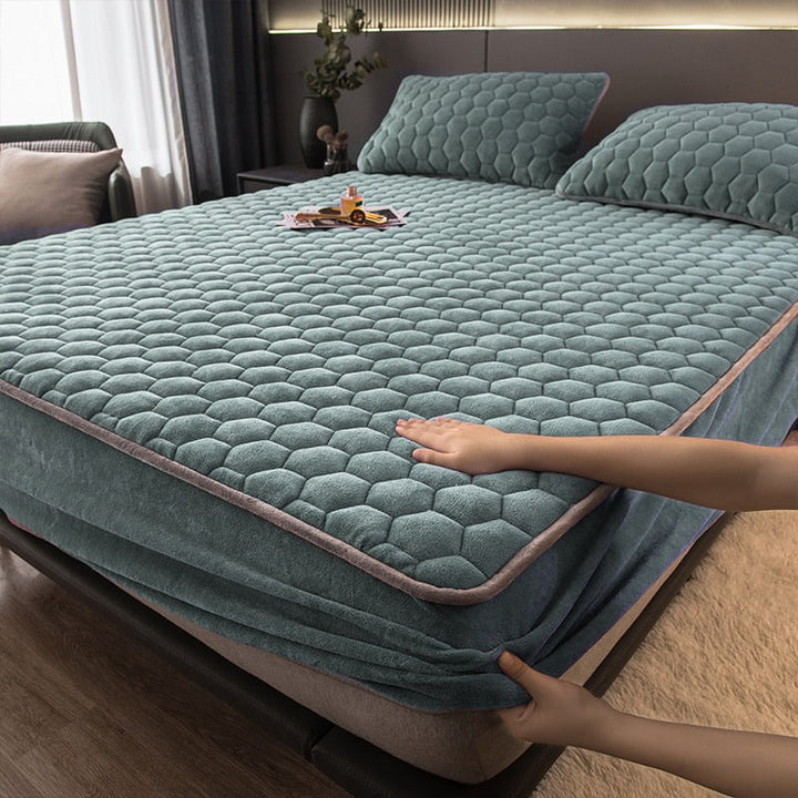 BowLift | Elegant Velvet Thick Mattress Cover