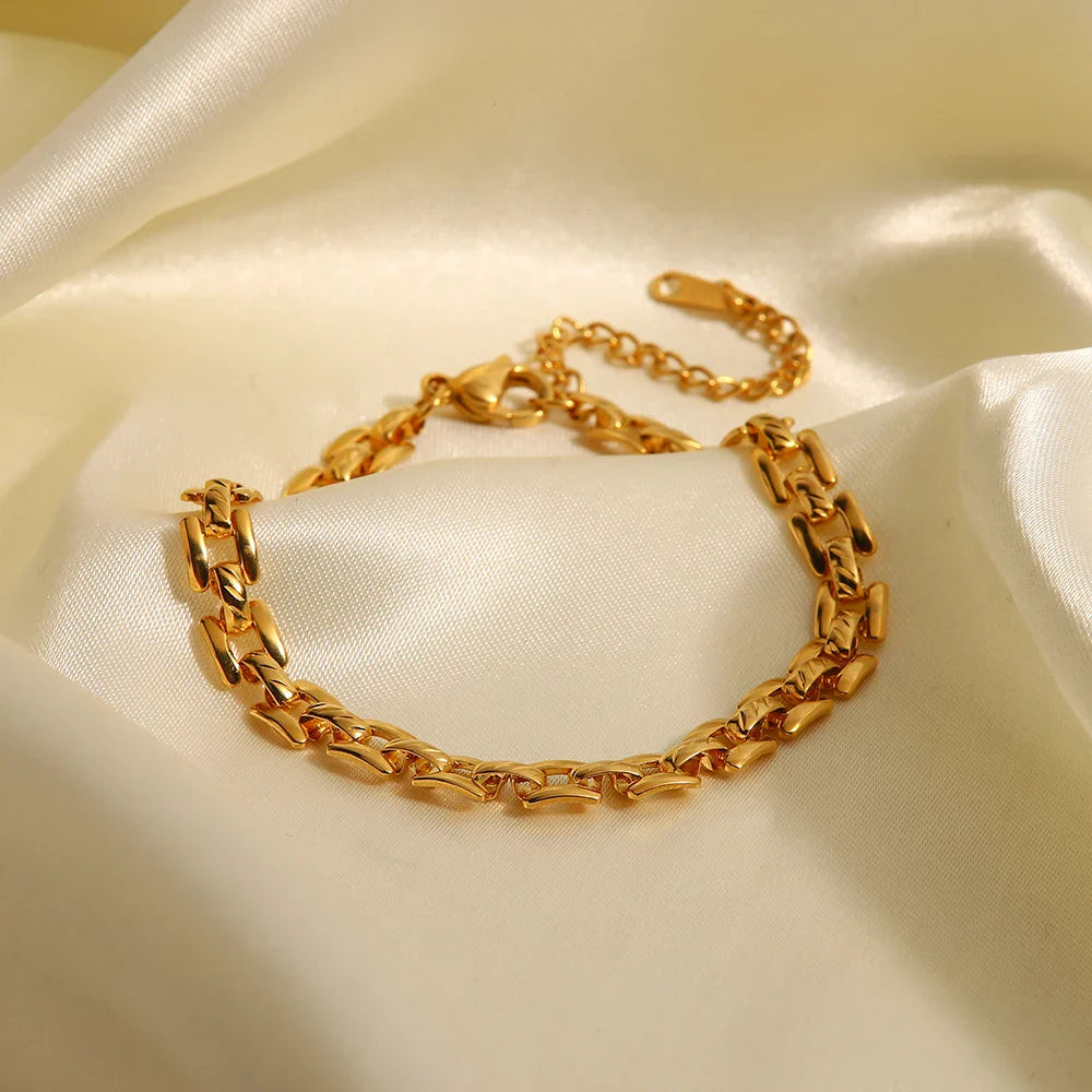BowLift | 18k Thin Horology Inspired Bracelet