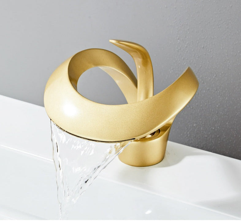 BowLift | Modern curved bathroom faucet