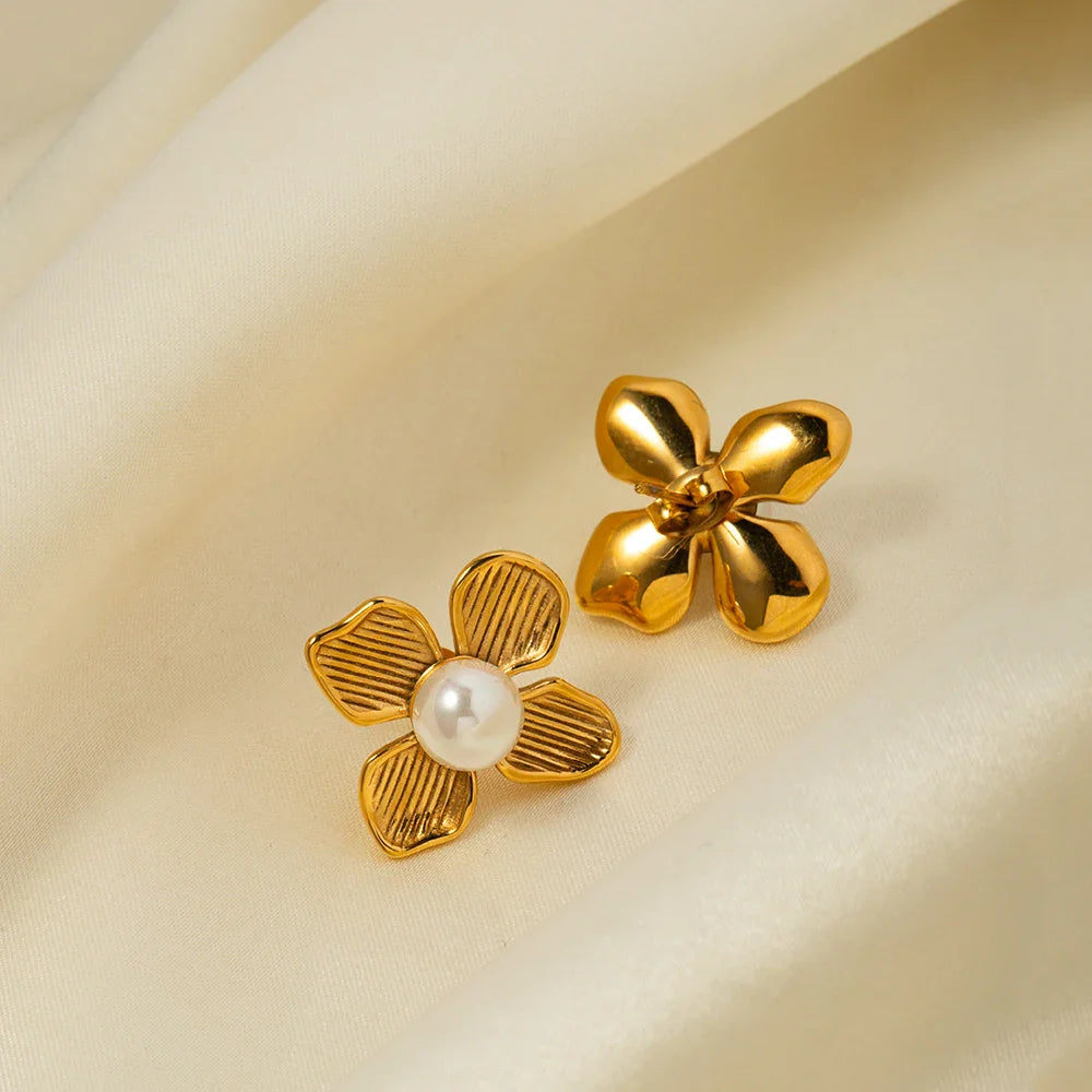 BowLift | 18k Four Petal Textured Pearl Flower