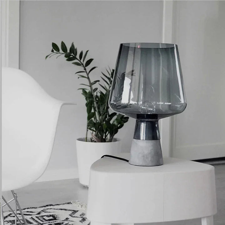 BowLift | Modern desk lamp with a concrete look and elegant appearance