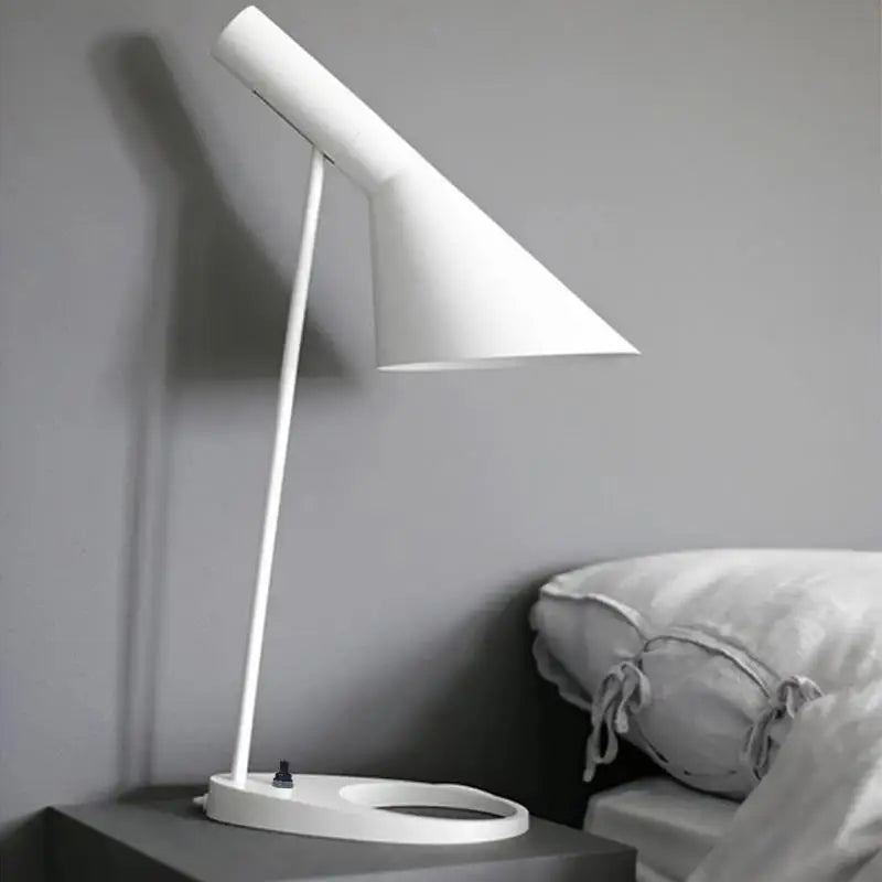 BowLift | Table Lamp with Modern Metal Design