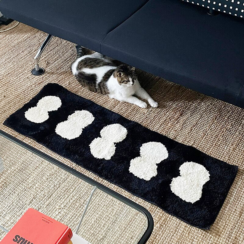 Black & White Abstract Narrow Rug | Bowlift