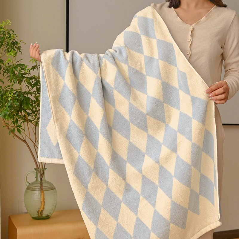 Retro Diamond Bath Towel | Bowlift