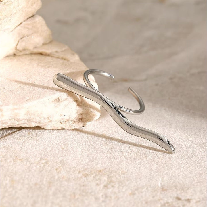 BowLift | Distinct Bar Ripple Ring