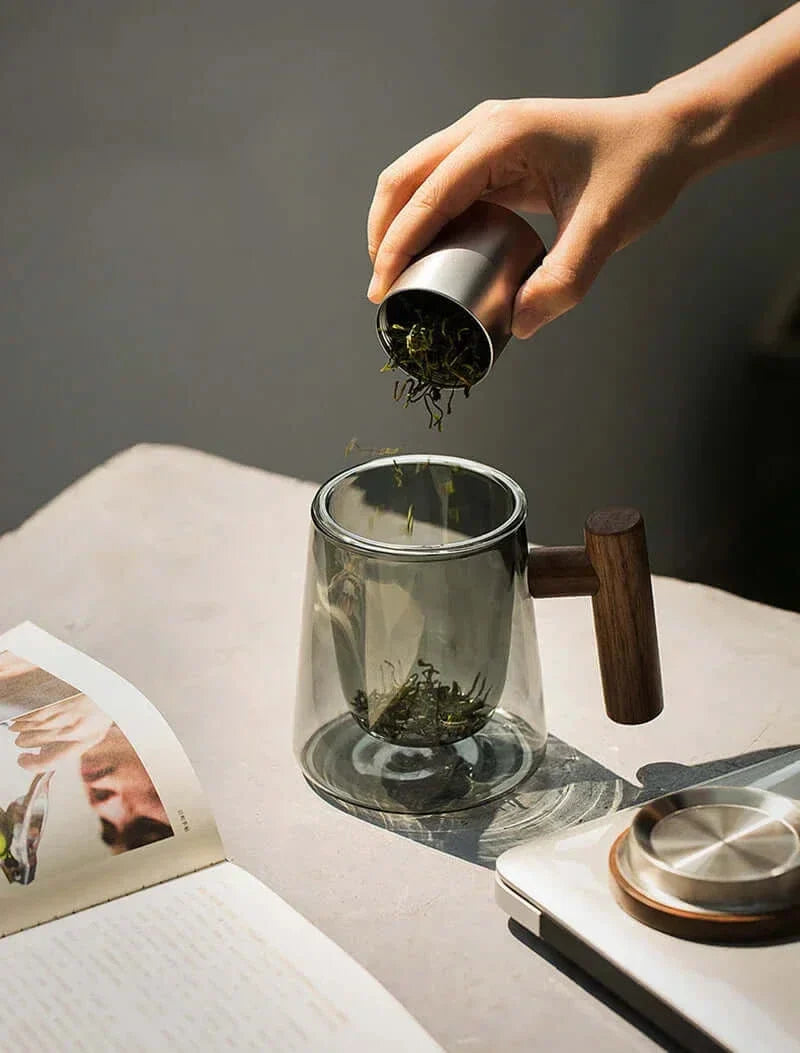 BowLift | Ultramodern Glass Tea Cup with Filter and Lid