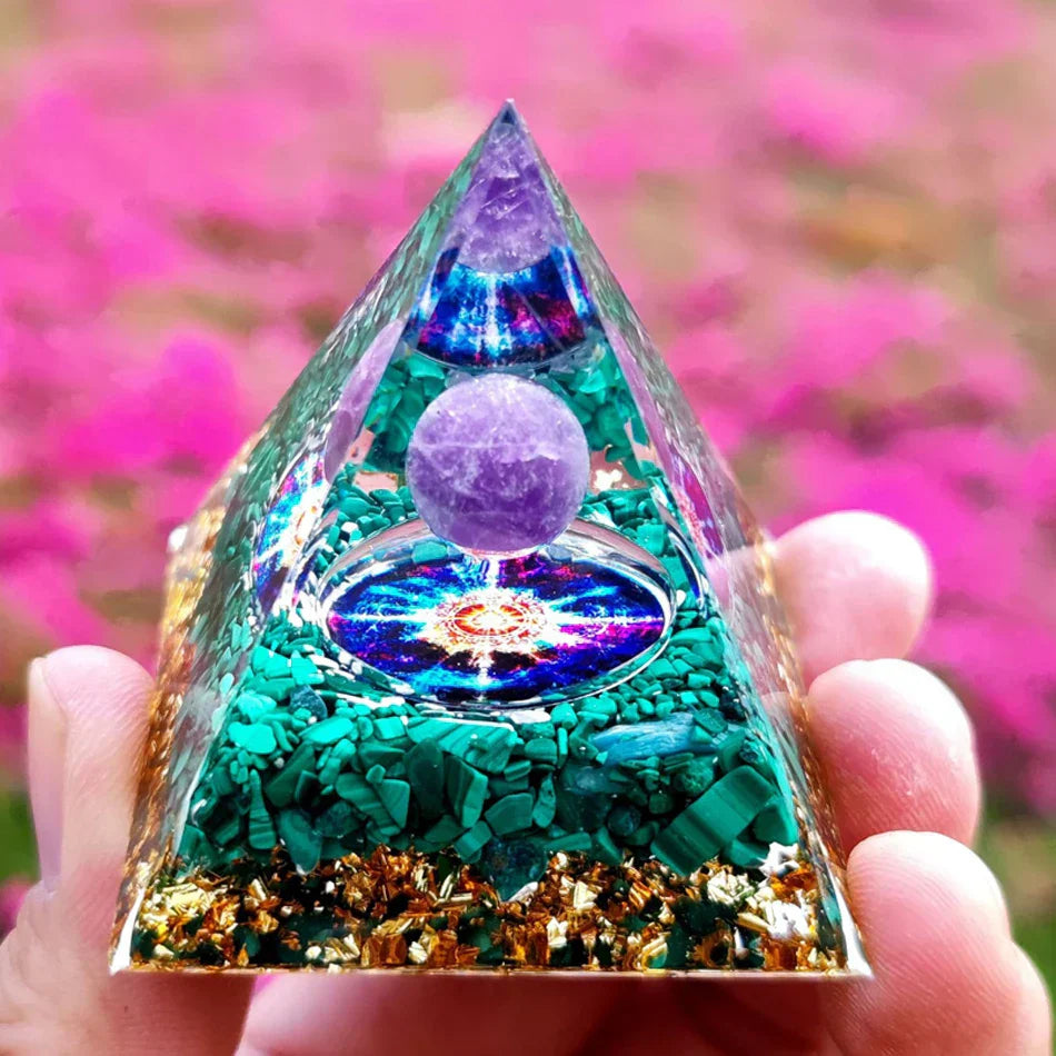 Orgonite Pyramid with Amethyst Pendulum – Energy, Protection and Decoration | Bowlift