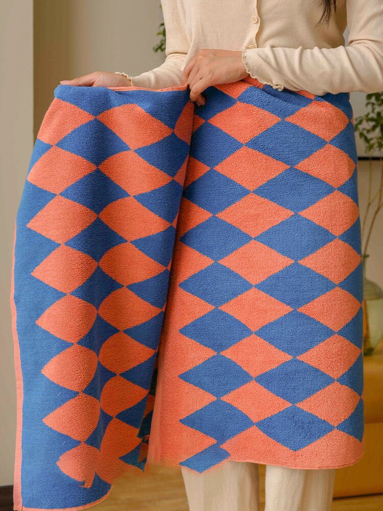 Retro Diamond Bath Towel | Bowlift