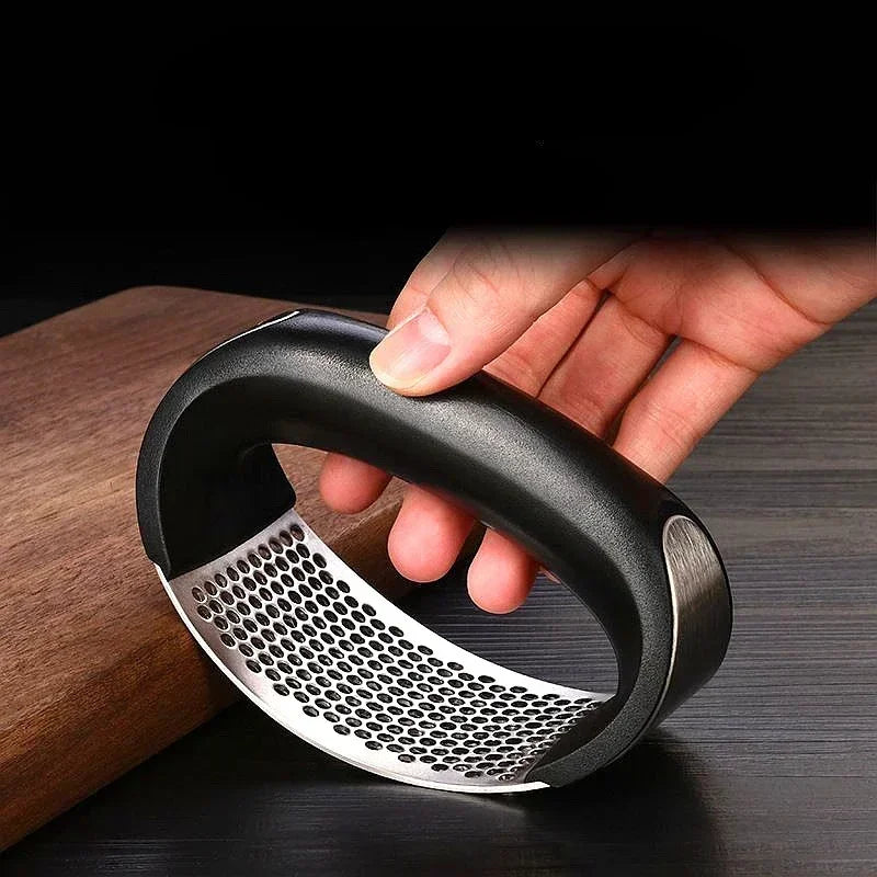 BowLift | Steel strength of garlic pressing in your kitchen!