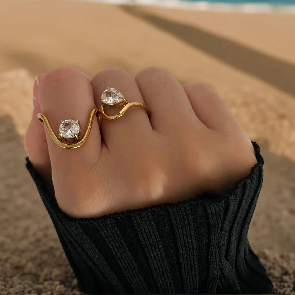 BowLift | 18k Irregular Twist Diamond Ring