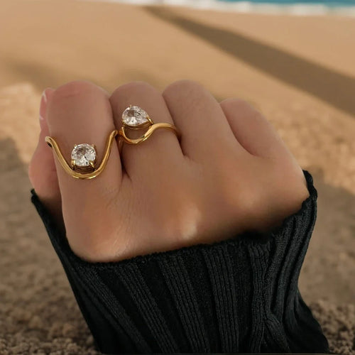 BowLift | 18k Irregular Twist Diamond Ring