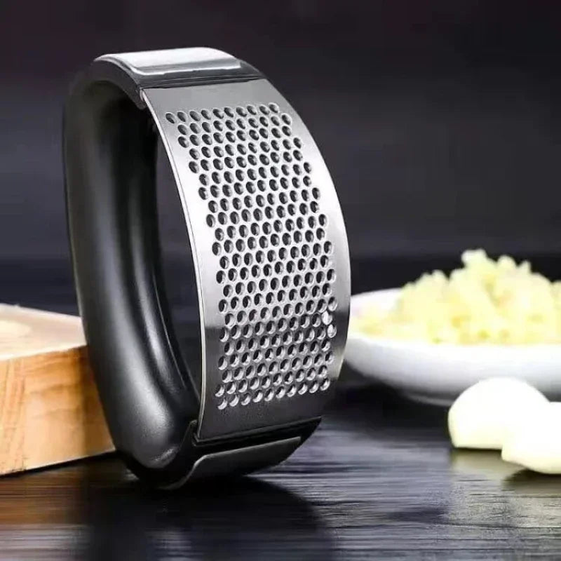 BowLift | Steel strength of garlic pressing in your kitchen!