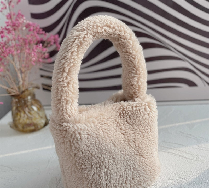 BowLift | Cuddly Plush Mini Bucket Bag