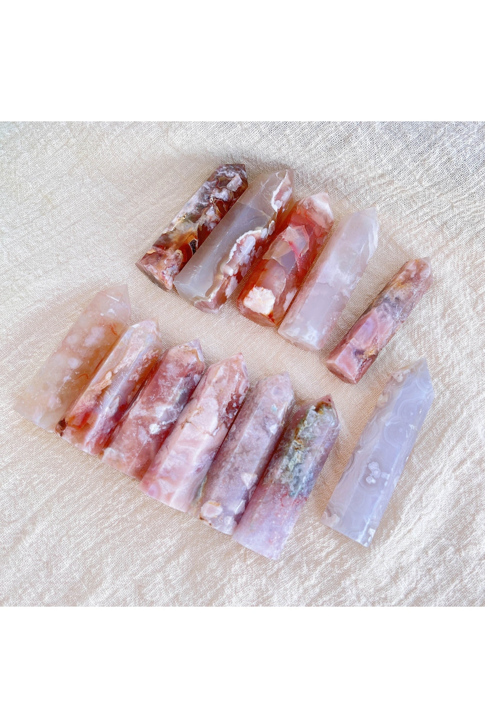 Agate gemstone display tower | Bowlift