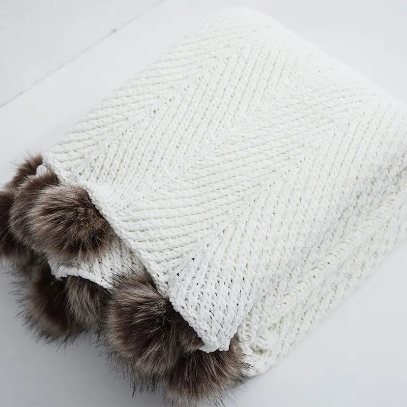 HeartCozy Blanket – Luxe Chenille Blanket with Heart Fringes Bowlift