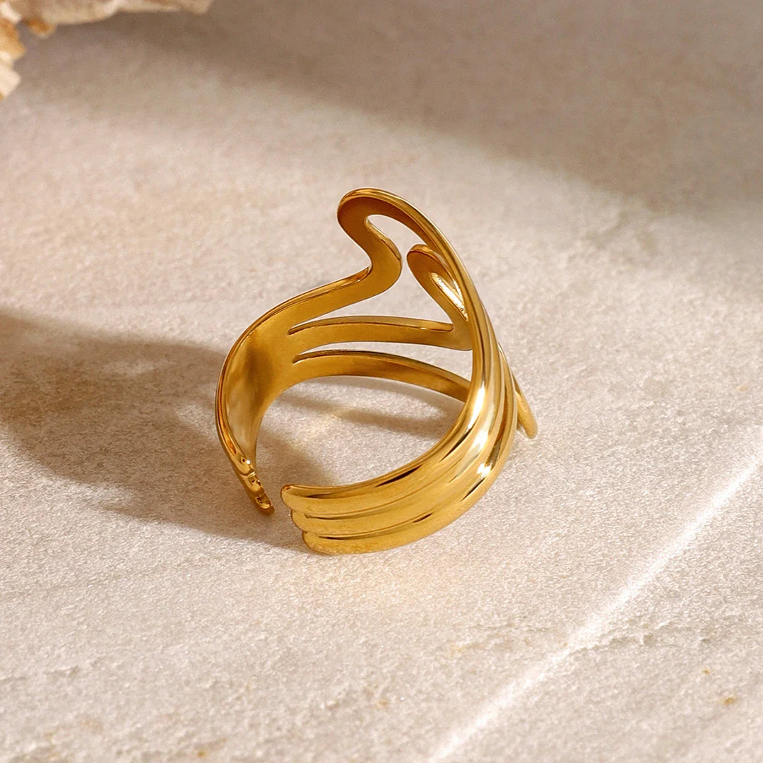 BowLift | Dainty Ripple Effect Ring