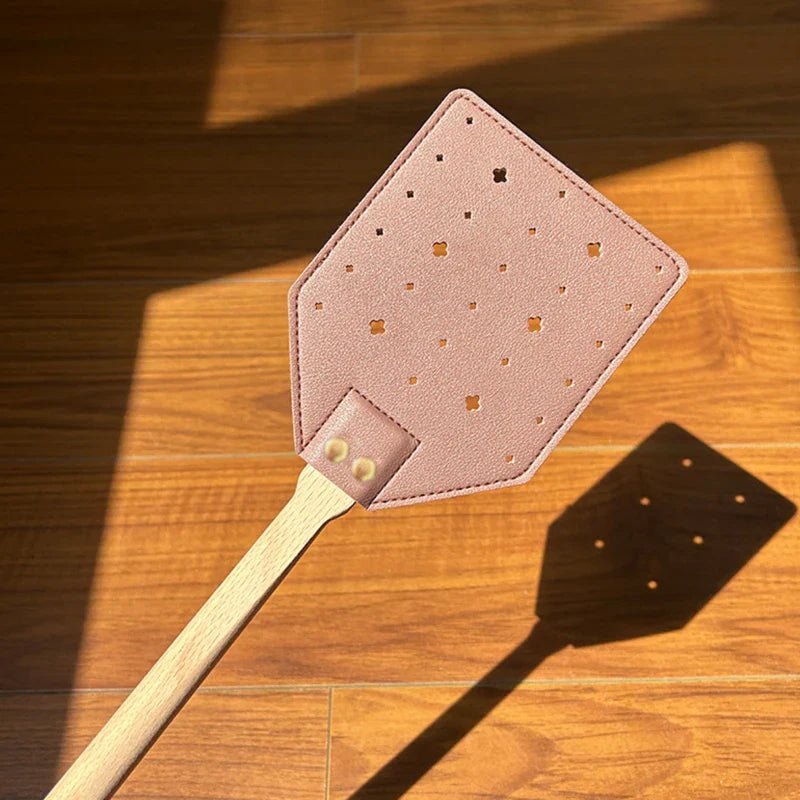 BowLift | Insektra Leather Fly Swatter with Wood Handle | 13×10 cm Striking Surface | Stainless Steel Rivets | Hanging Device