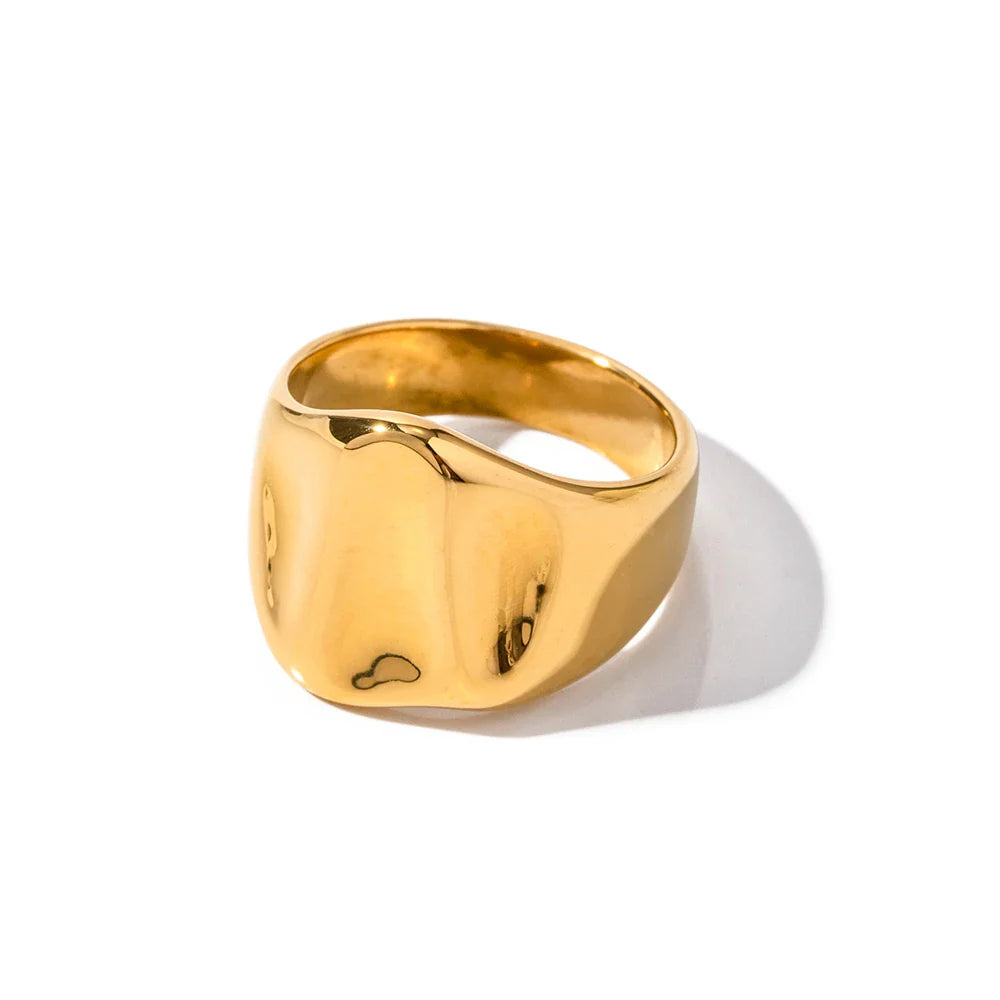 BowLift | Wide Wave Textured Ring