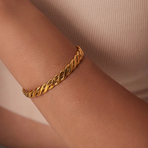 BowLift | 18k Chunky Gold Woven Bangle Bracelet