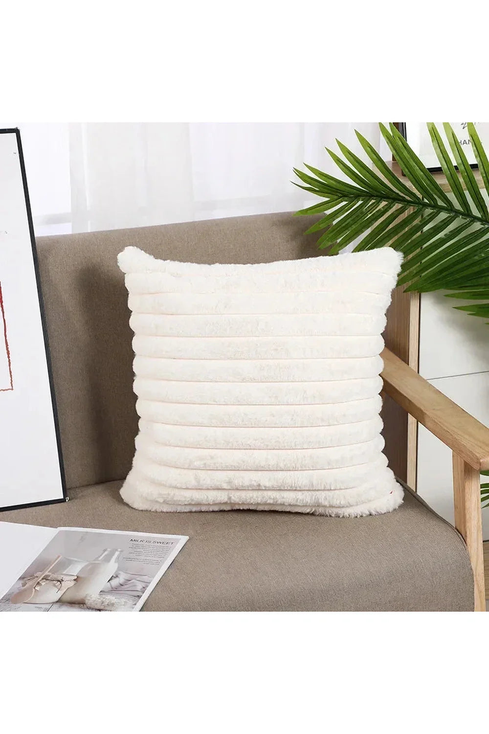 White plush pillow cover | Bowlift
