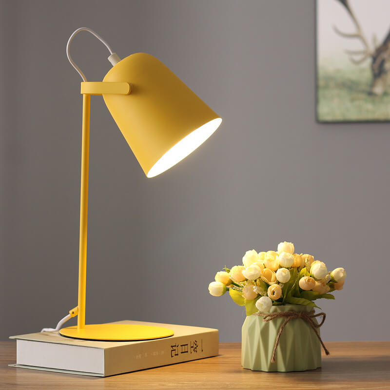 LumiTouch – Minimalist table lamp with tripod base and touch control Bowlift
