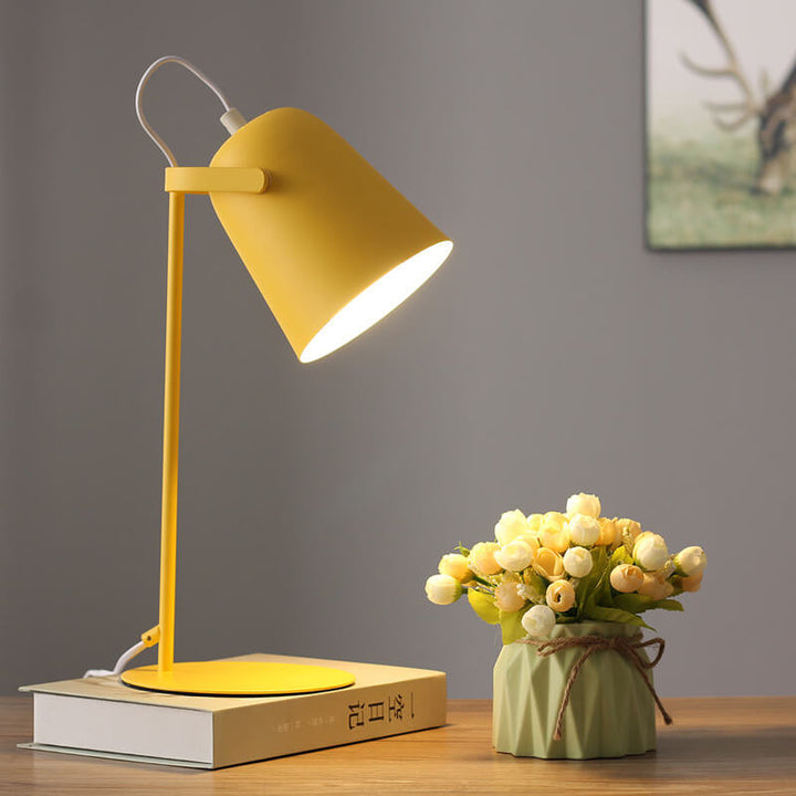 LumiTouch – Minimalist table lamp with tripod base and touch control Bowlift
