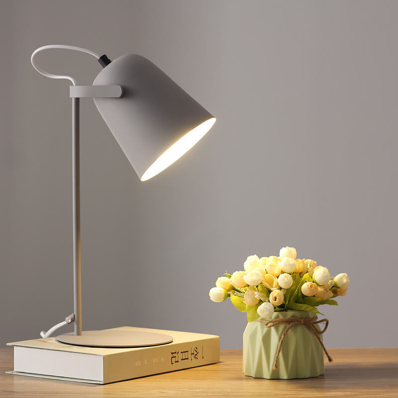 LumiTouch – Minimalist table lamp with tripod base and touch control Bowlift