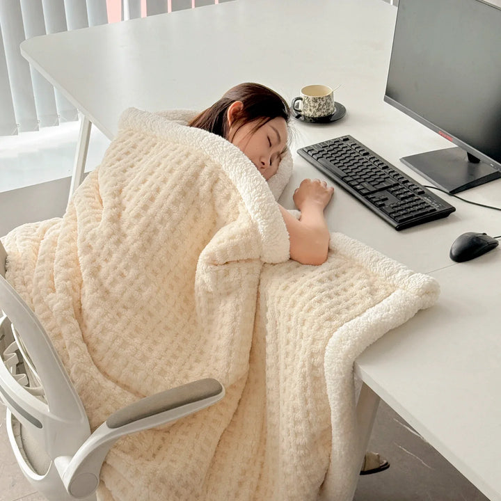 BowLift | Winter Dream Blanket – Double Layer Fleece Blanket with Lambswool Look | Ultra Warm, Soft & Skin Friendly | For Sofa, Bed & Cold Winter Days