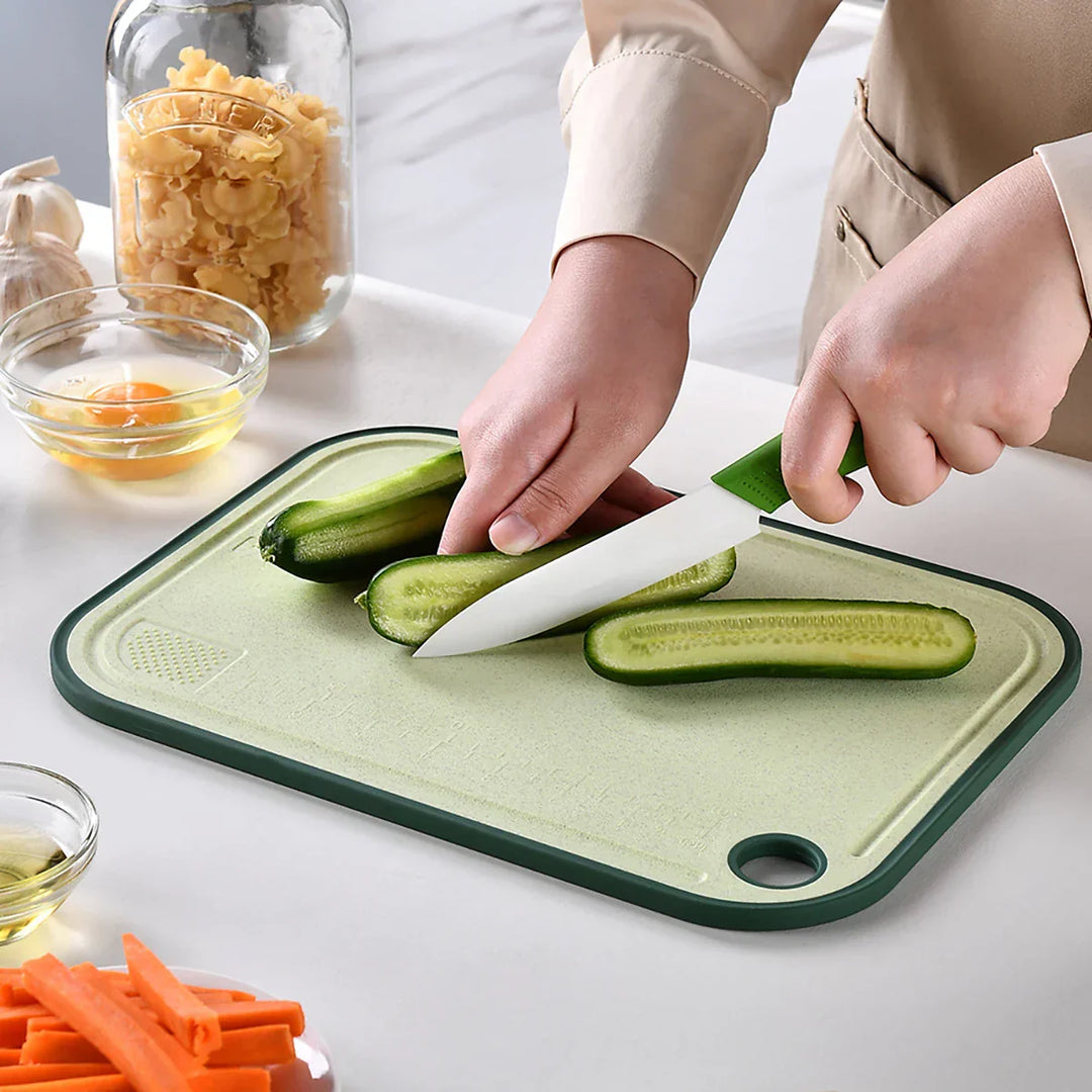 BowLift | Practical cutting board with garlic mill