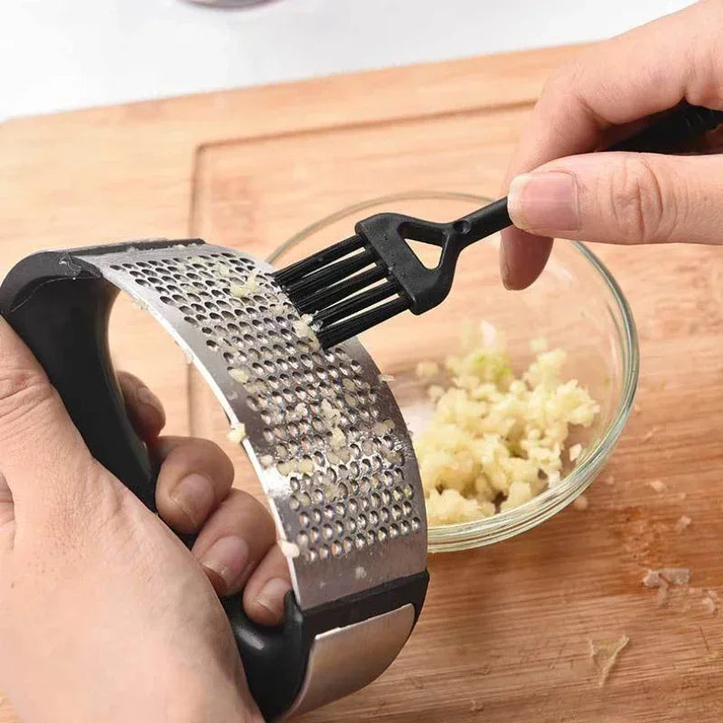 BowLift | Steel strength of garlic pressing in your kitchen!