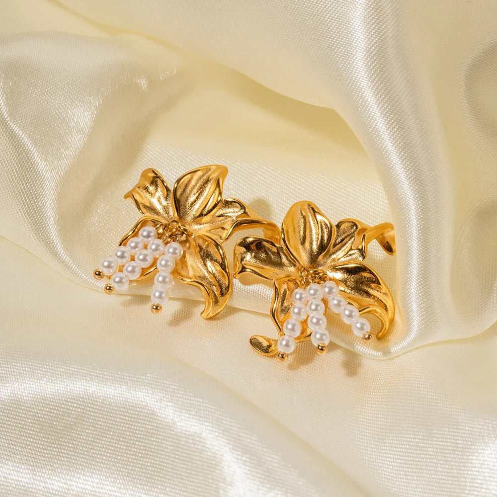 BowLift | Elegant Lily Floral Pearl Earrings