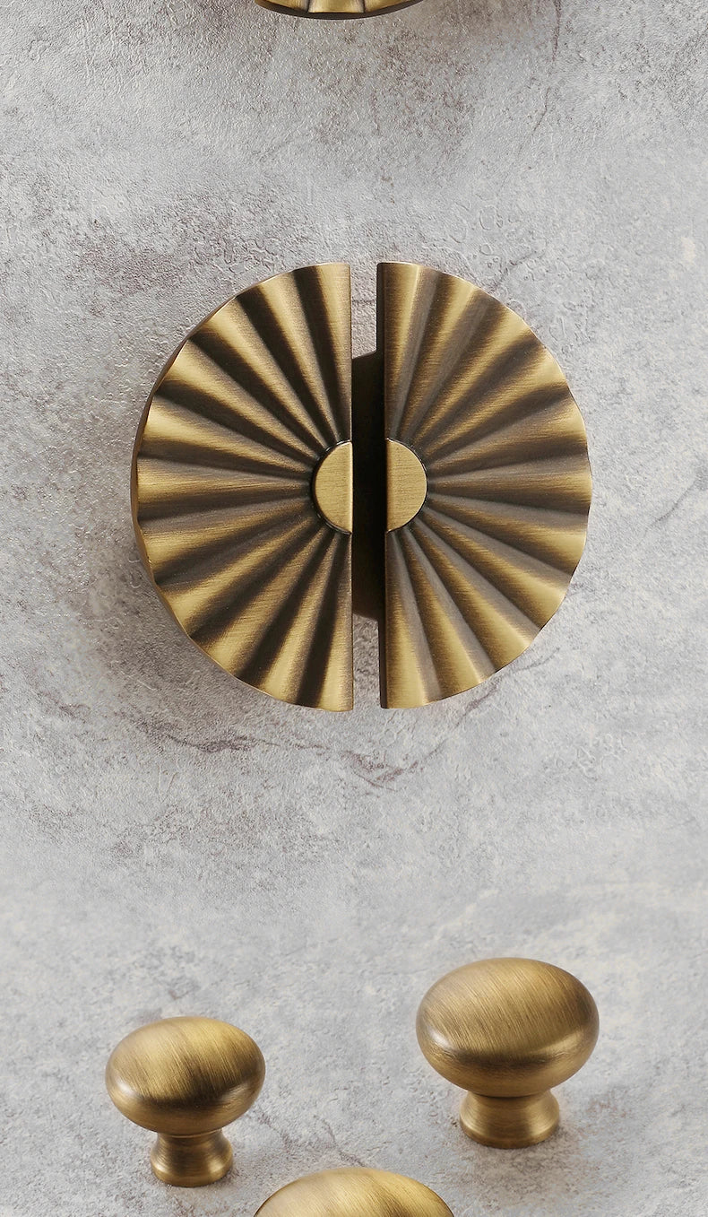 Bronvella ArcRetro Furniture Handle in Antique Copper Bowlift