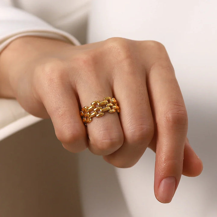 BowLift | 18k Rice Bead Ring