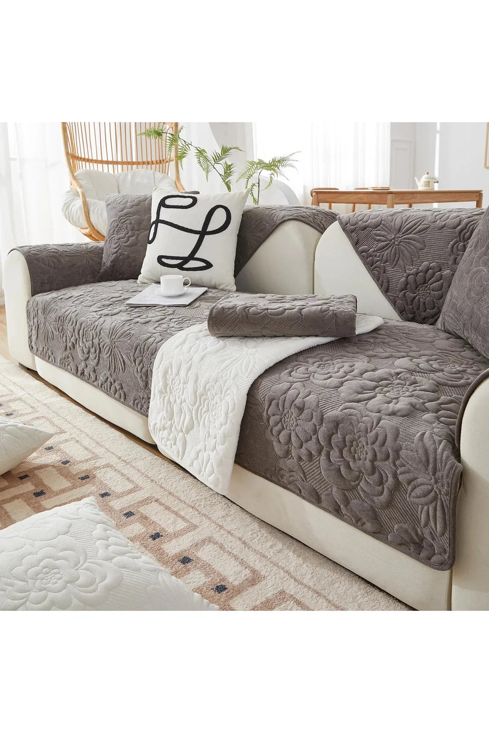 Plush sofa cover | Bowlift