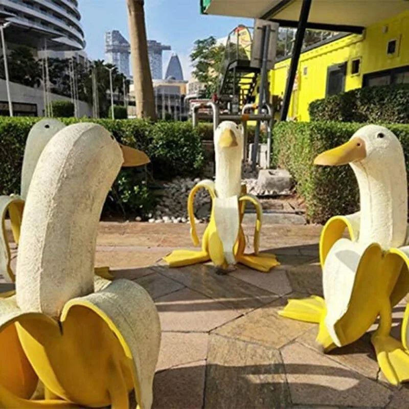 BanaanEend Decorative Figure – Playful Resin Decoration for Indoors or Outdoors | Bowlift