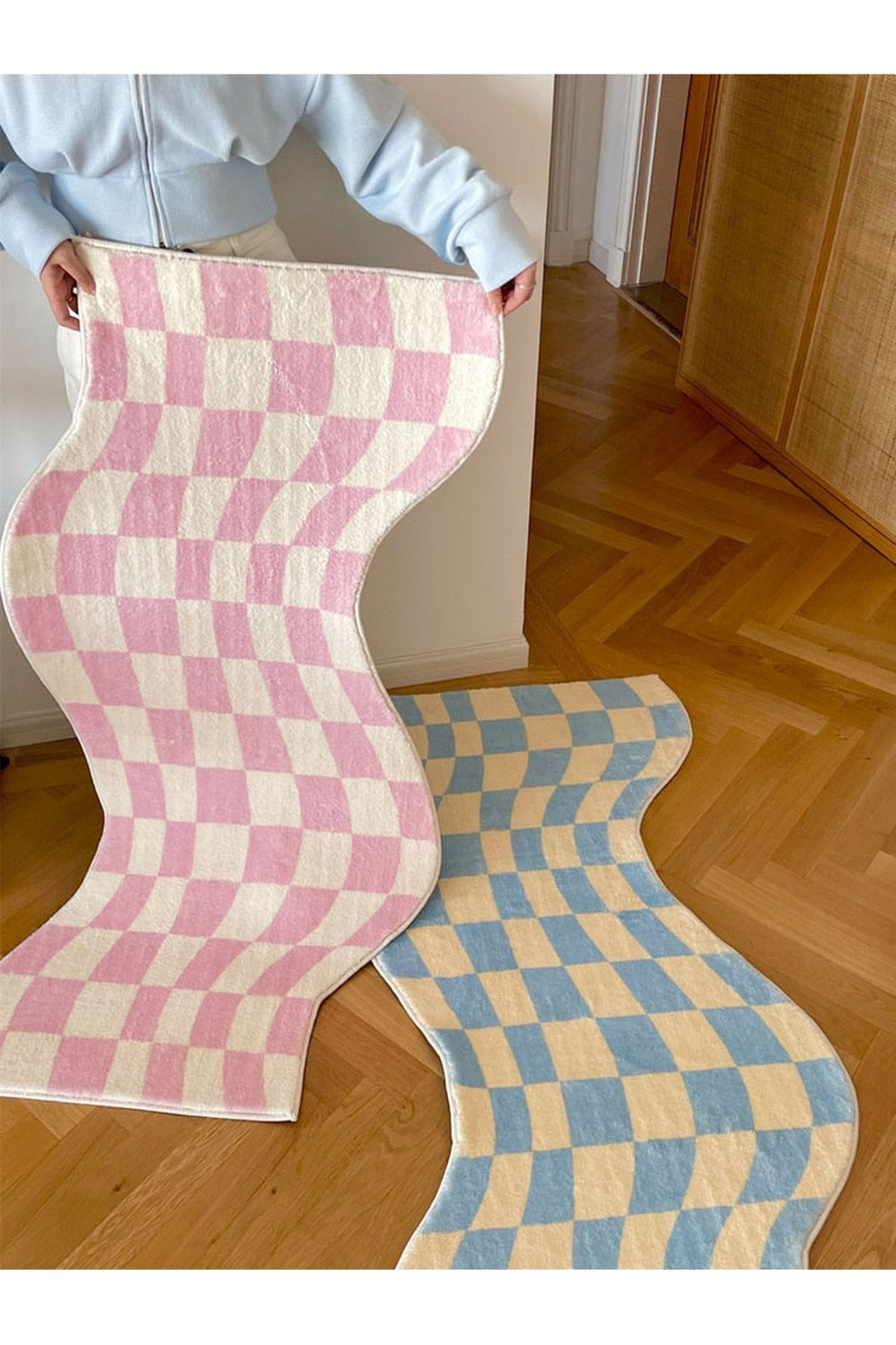 Chessboard pattern carpet | Bowlift