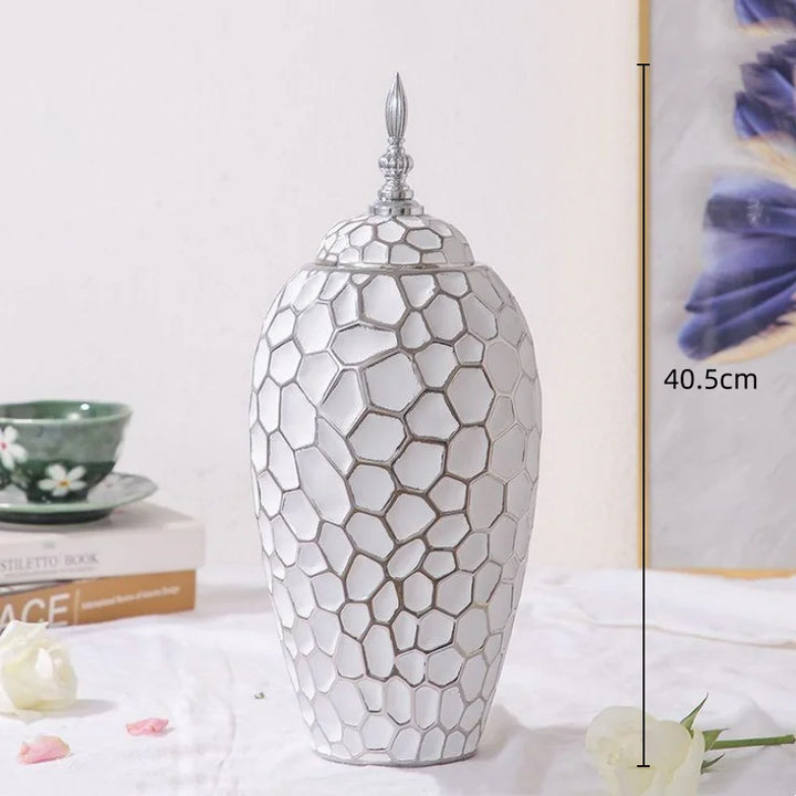 BowLift | Elegant ceramic vase with a gold accent