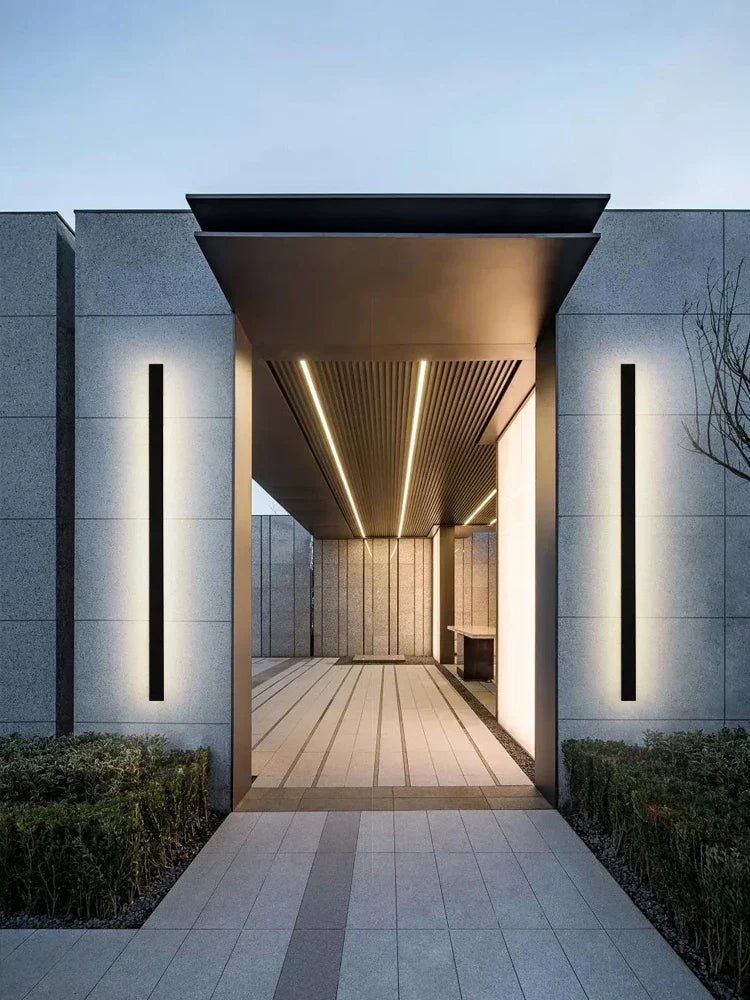 Modern Outdoor Lamp in Black Bowlift