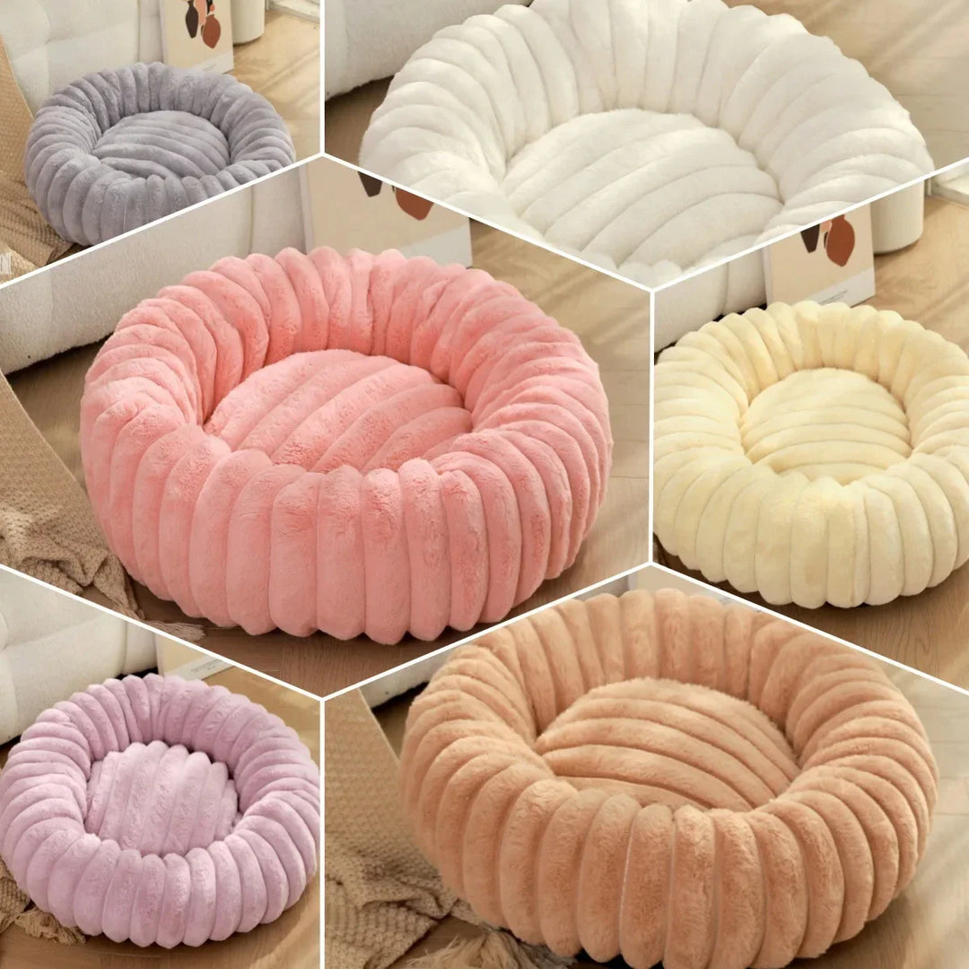 Round donut dog bed made of plush with non-slip bottom Bowlift