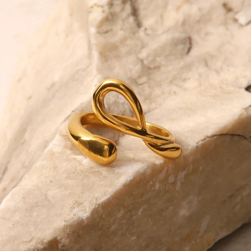BowLift | 18k Curved Elegance Ring