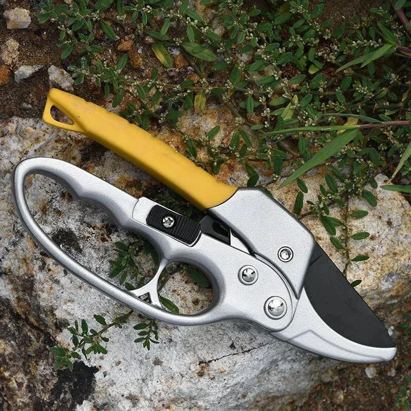 Tree Wood Trimming Compact Gardening Hand Clippers | Bowlift