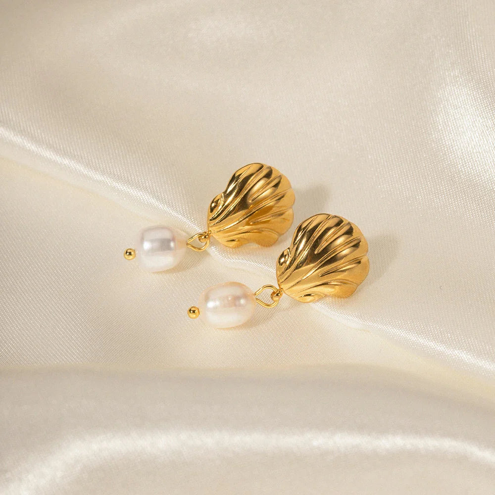 BowLift | Dainty Sea Shell Pearl Earrings