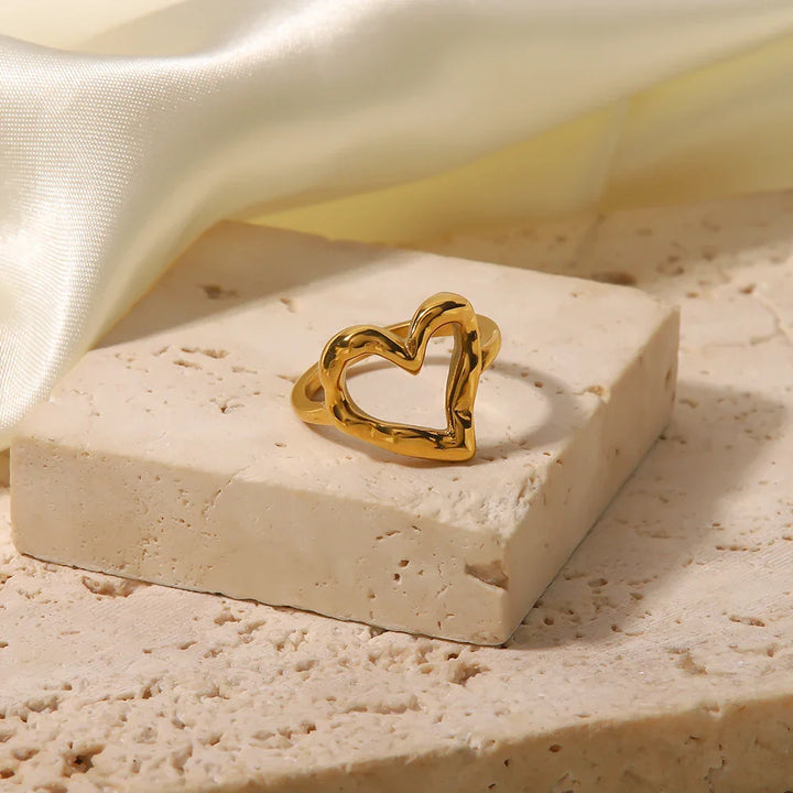 BowLift | 18k Melted Heart Ring