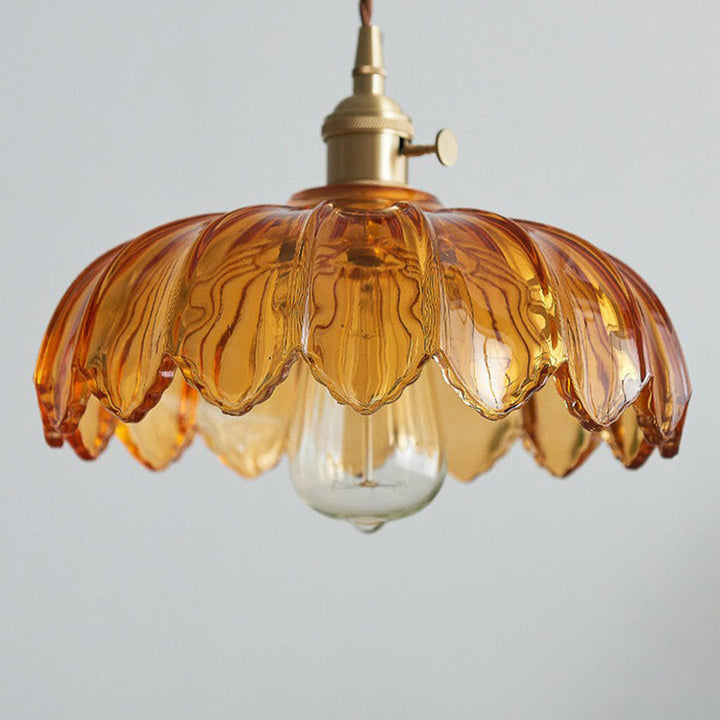 BowLift | Glass light that delights with details!