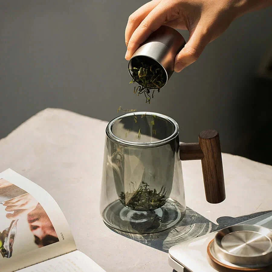 BowLift | Ultramodern Glass Tea Cup with Filter and Lid