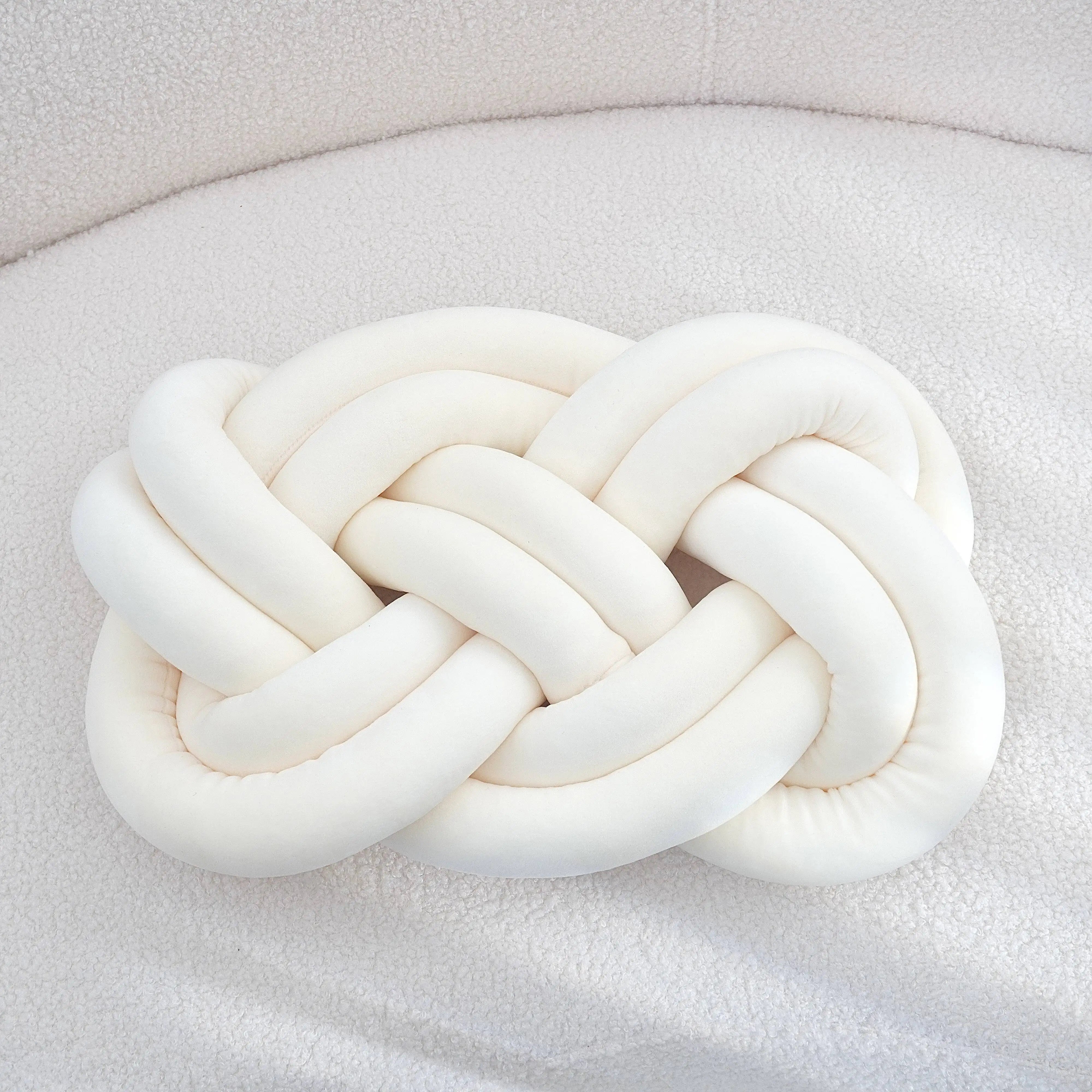 BowLift | Decorative Cushion | Knotted Geometric Design | Washable Polyester | 40×30 cm