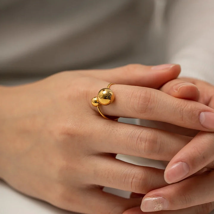 BowLift | 18k Bold Two Ball Open Ring