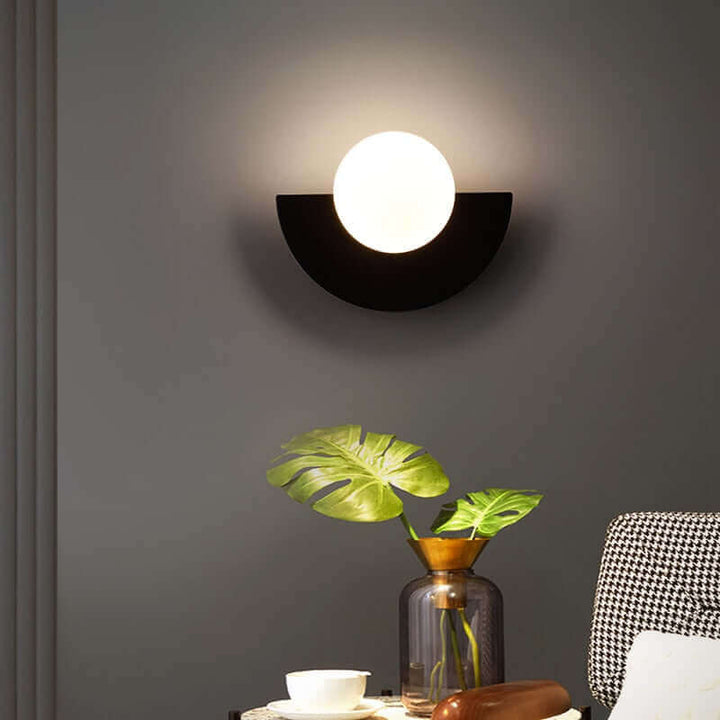 BowLift | Noorderlicht Charm - Halfmoon Wall Lamp of Metal