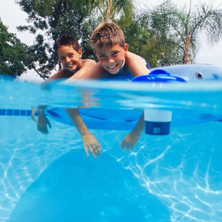 BowLift | Quick-dissolving cleaning tablets for garden pools