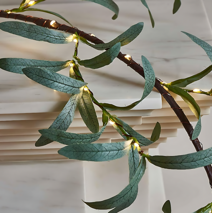 Illuminated Garland – Effortless elegance for any space Bowlift